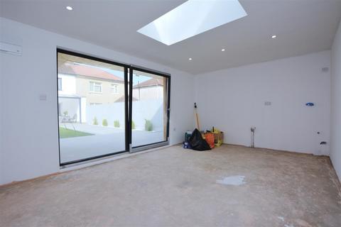 42 Mount Road, Mitcham, CR4 3EY