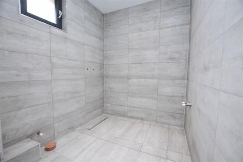 42 Mount Road, Mitcham, CR4 3EY
