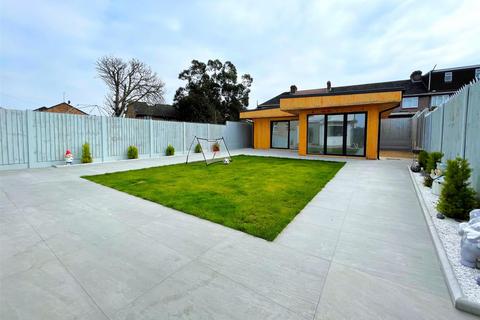 42 Mount Road, Mitcham, CR4 3EY