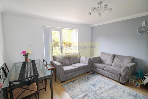 4 bedroom detached house to rent, Stephens Gardens Luton LU2 9QF
