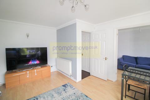 4 bedroom detached house to rent, Stephens Gardens Luton LU2 9QF
