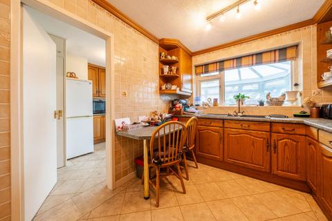 10 Abbey Drive, Natland, Kendal, LA9 7QN