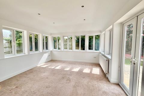 65a Cooden Drive, Bexhill-on-sea, TN39 3AY
