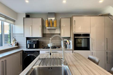 234 Farnborough Road, Birmingham, B35 7NL