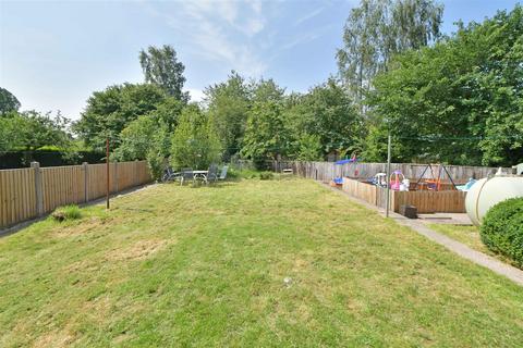 7 Hawthorn Close, Denstone, Uttoxeter, ST14 5HB