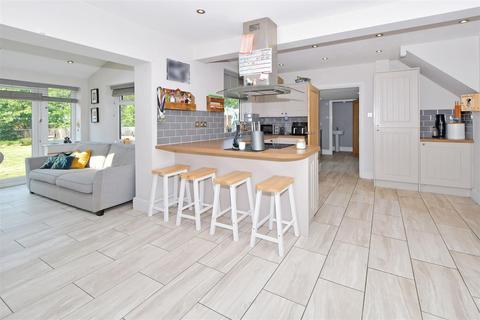 7 Hawthorn Close, Denstone, Uttoxeter, ST14 5HB