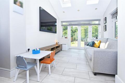 7 Hawthorn Close, Denstone, Uttoxeter, ST14 5HB