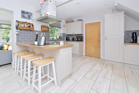 7 Hawthorn Close, Denstone, Uttoxeter, ST14 5HB