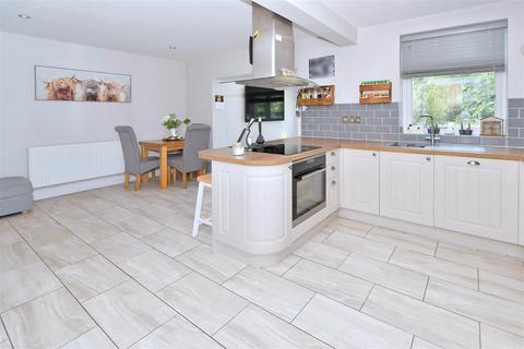 7 Hawthorn Close, Denstone, Uttoxeter, ST14 5HB