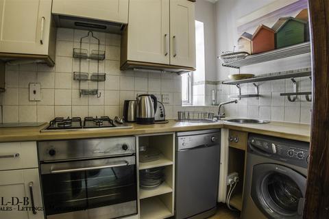 1 bedroom flat to rent, Acacia Road, London