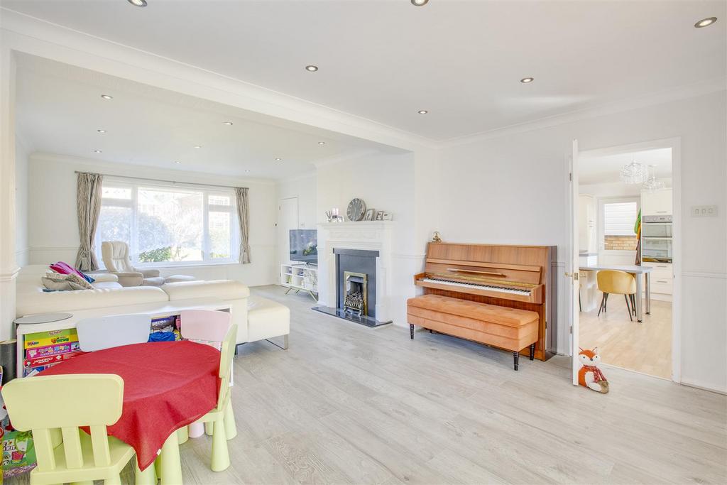 5 Sunningdale Close, HP12 4 EN-8.jpg