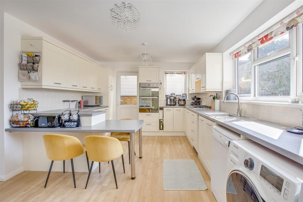 5 Sunningdale Close, HP12 4 EN-10.jpg