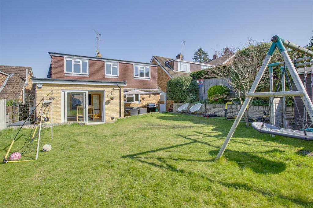 5 Sunningdale Close, HP12 4 EN-14.jpg