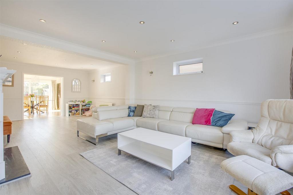 5 Sunningdale Close, HP12 4 EN-6.jpg