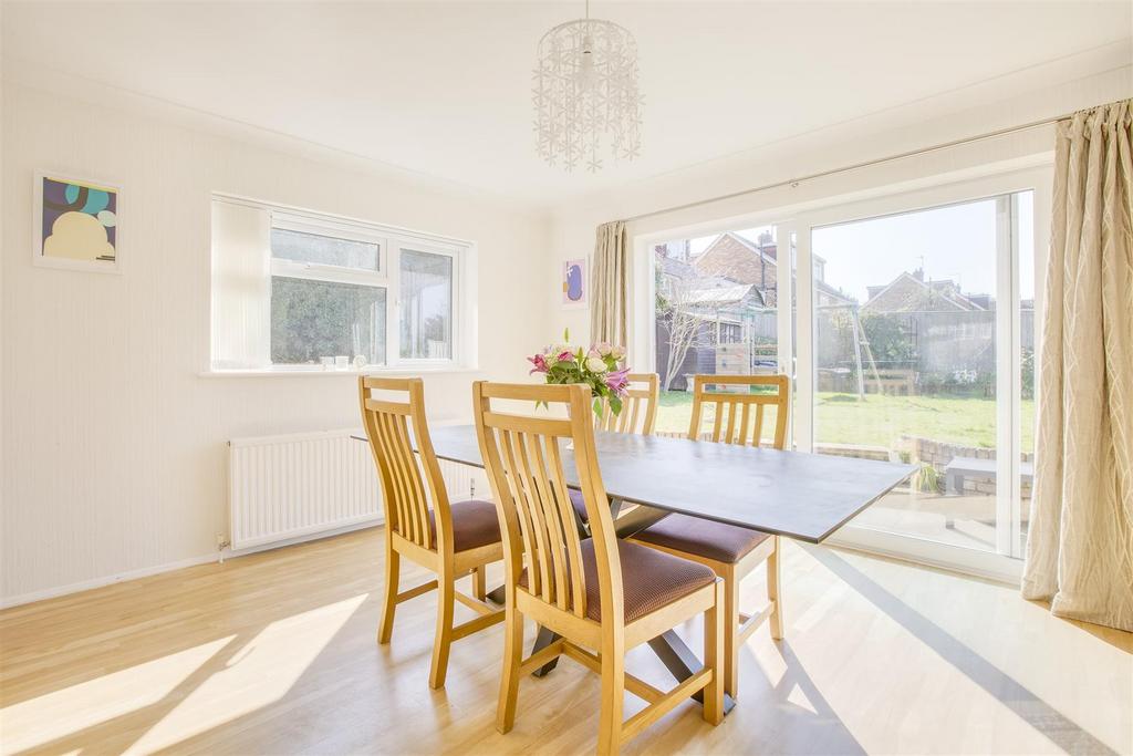 5 Sunningdale Close, HP12 4 EN-9.jpg