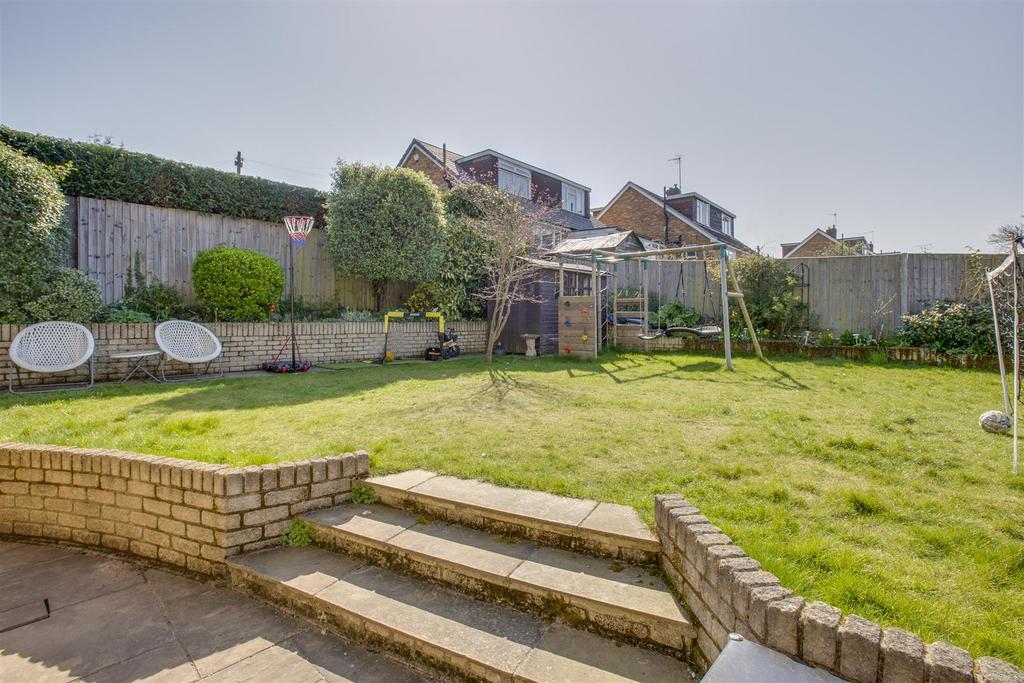 5 Sunningdale Close, HP12 4 EN-13.jpg