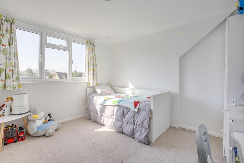 5 Sunningdale Close, HP12 4 EN-5.jpg