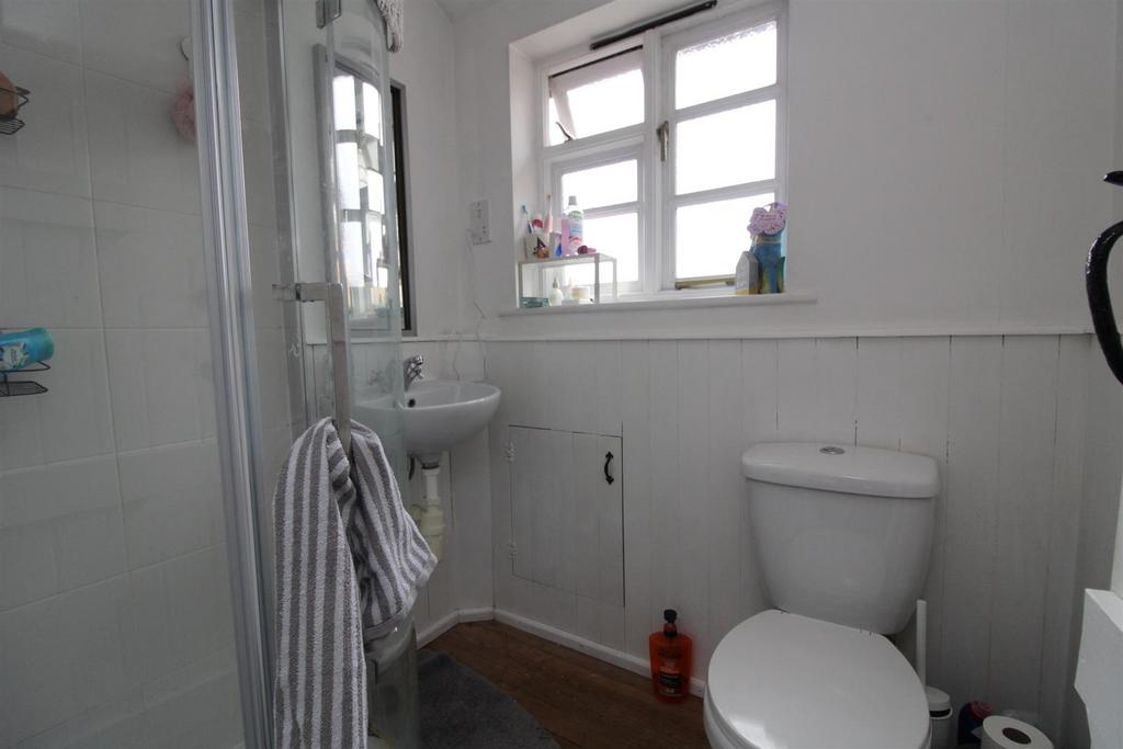 Ensuite.JPG