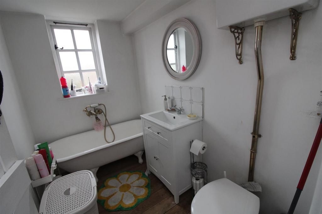 Family Bathroom.JPG