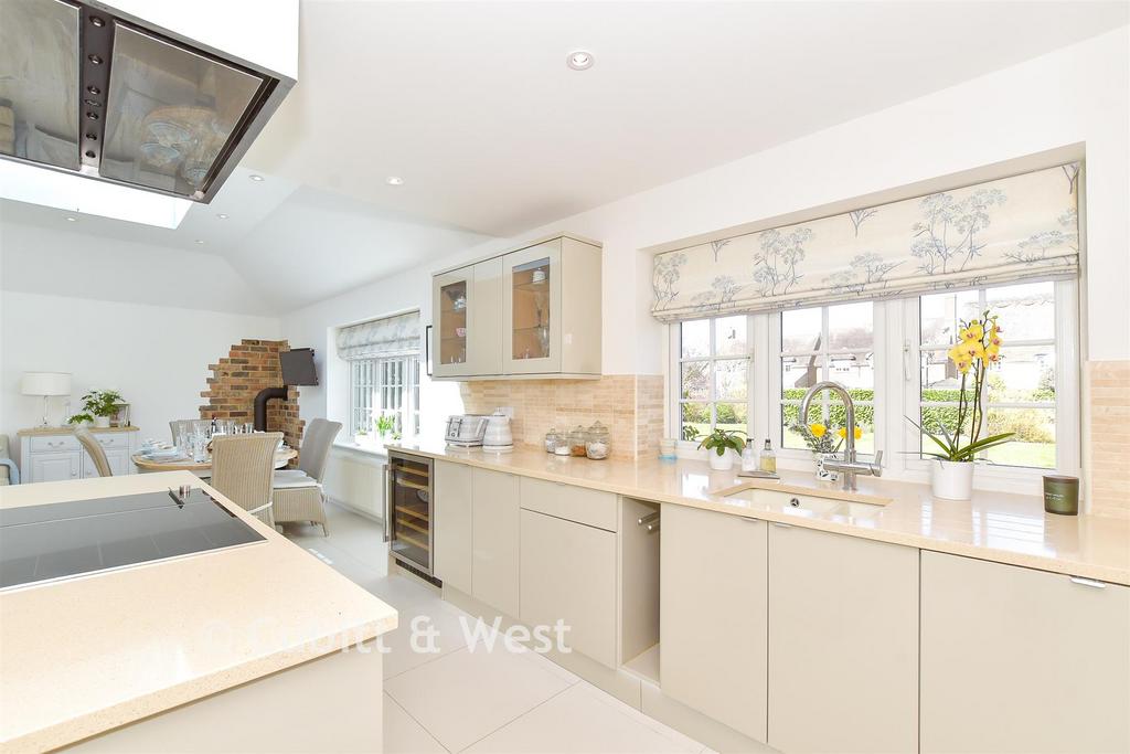 Kitchen / Breakfast Room