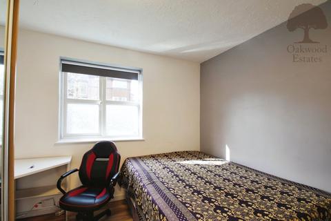 1 bedroom in a flat share to rent, Knowles Close, WEST DRAYTON UB7