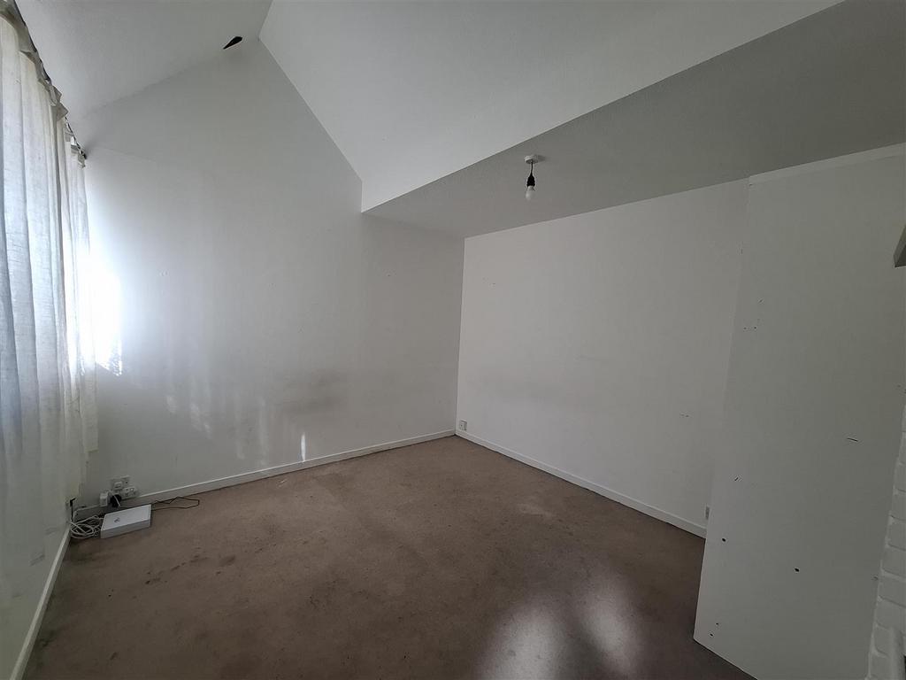 Ground floor bedroom.jpg