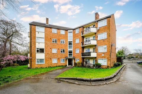 3 bedroom flat to rent, High Road, Buckhurst Hill