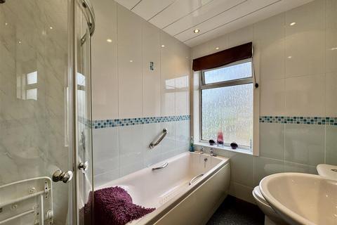 3 bedroom detached house for sale, Kaye Lane, Almondbury, Huddersfield, HD5 8XP