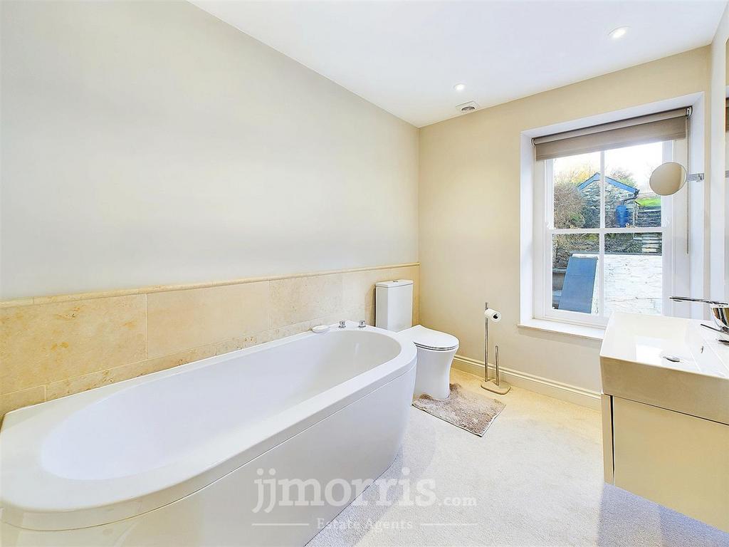En Suite Bathroom