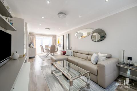 4 bedroom detached house for sale, St. Pauls Close, South Ockendon