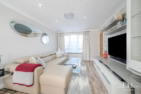 4 bedroom detached house for sale, St. Pauls Close, South Ockendon