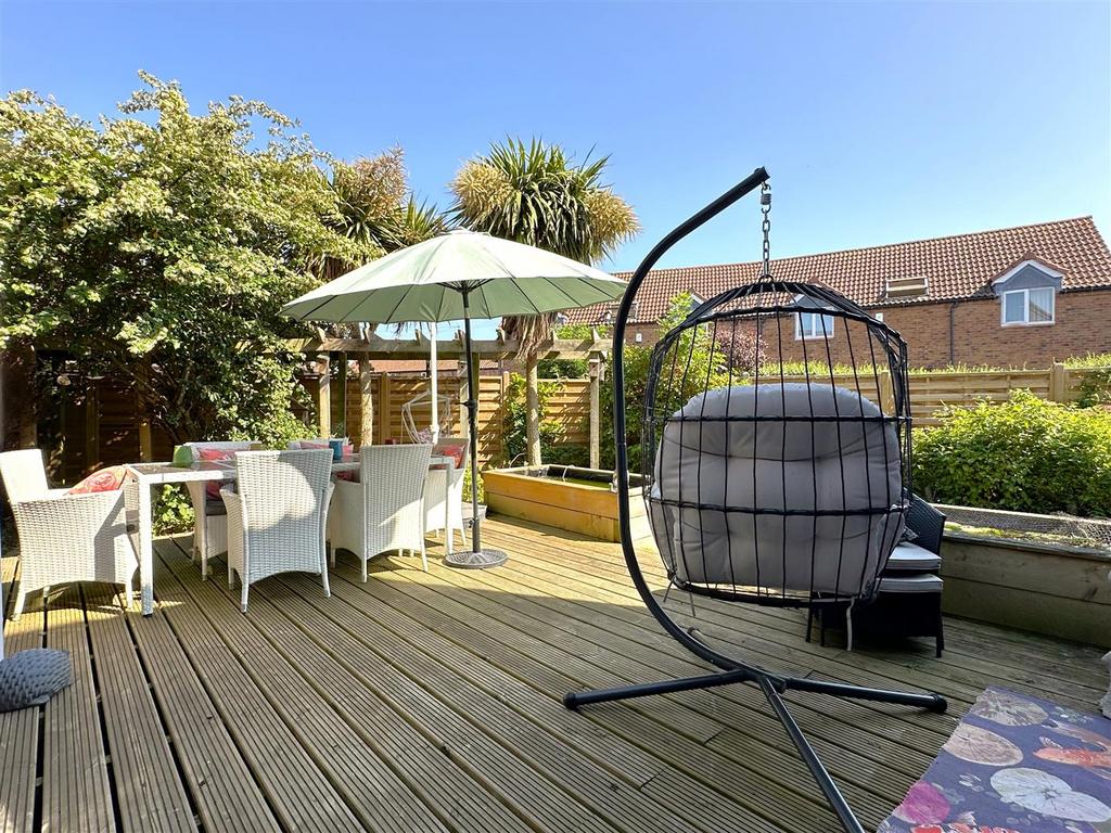 Lovely Outdoor Entertainment Space 124