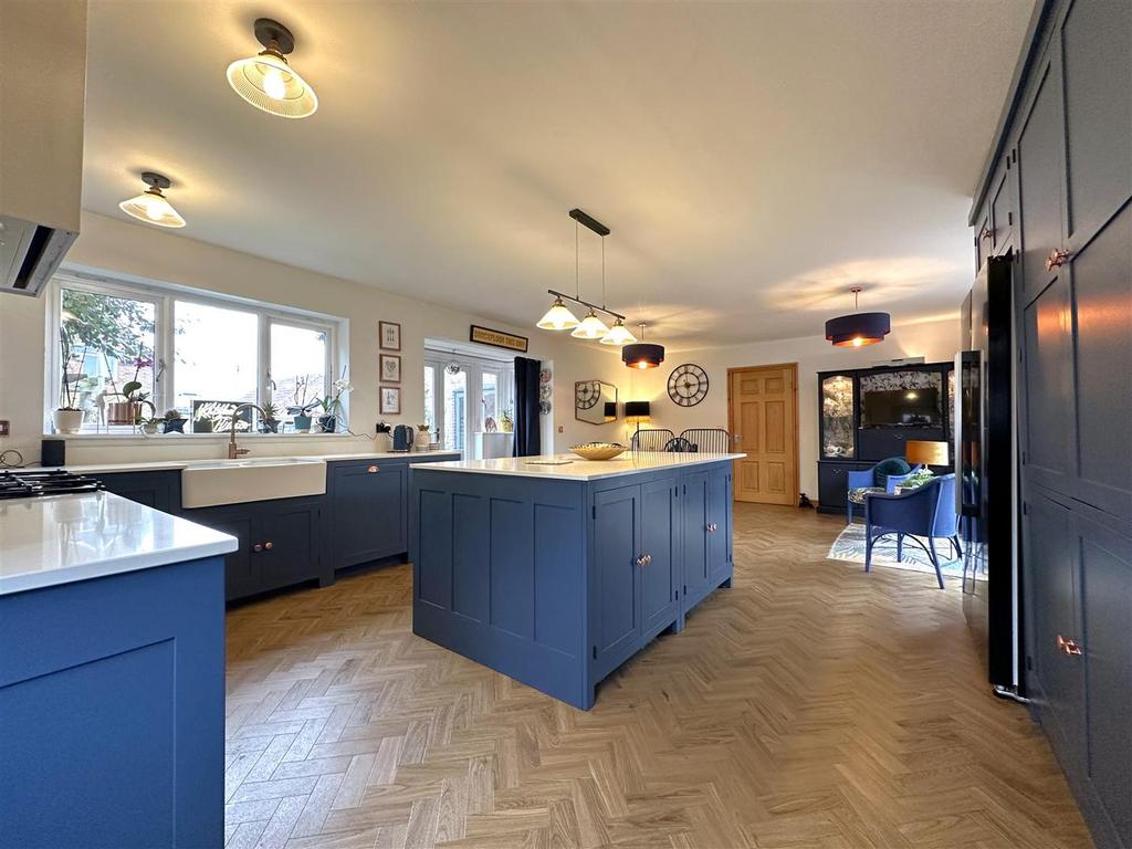 Substantial Family Kitchen 940