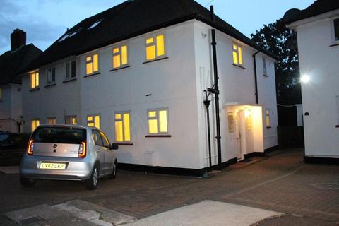 3 bedroom detached house to rent, FARNDALE AVENUE, LONDON