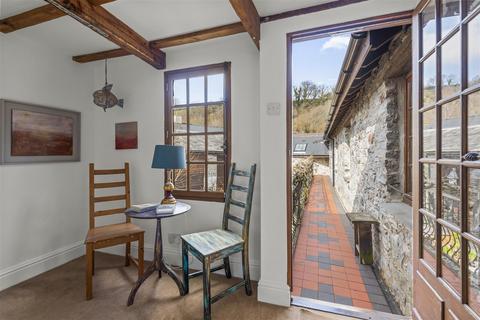 Longwood Court Fore Street, Buckfastleigh, TQ11 0BS