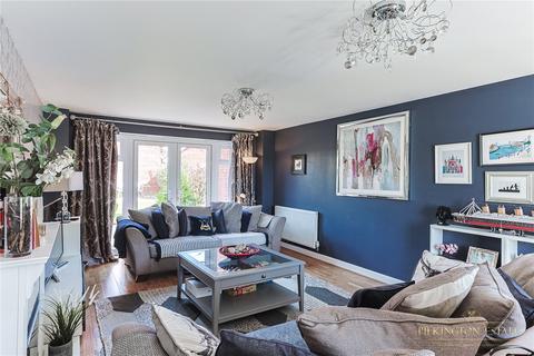 7 Albatross Road, Exeter, EX2 7SB