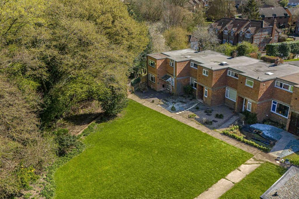 7 Eastern Drive, SL8 5 HQ (LOW RES)-16