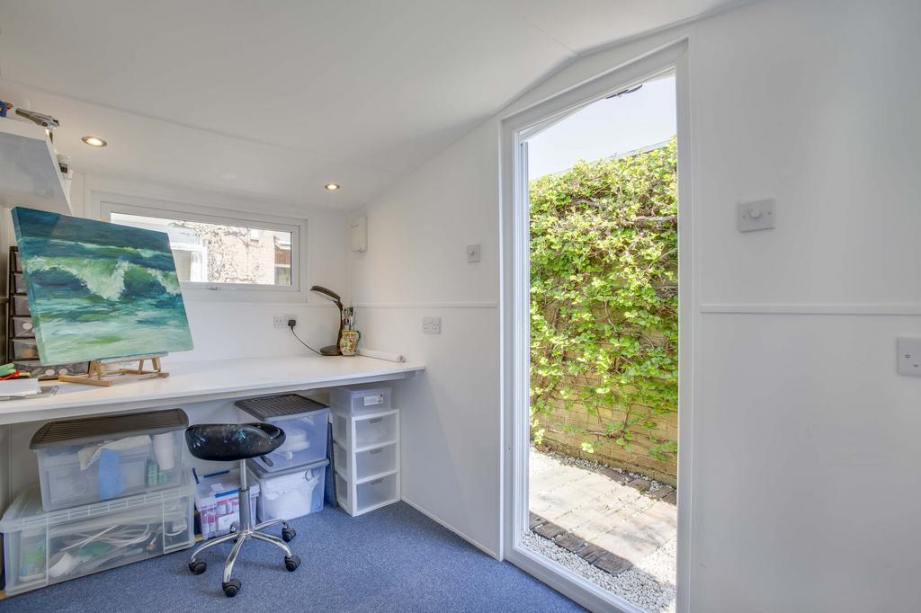 7 Eastern Drive, SL8 5 HQ (LOW RES)-11