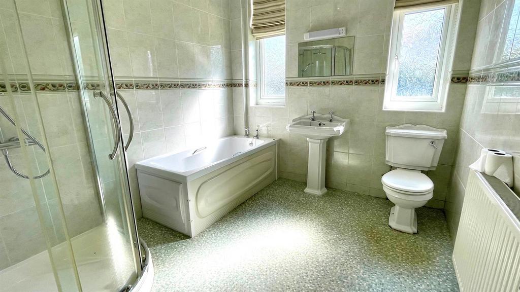 Ground floor 4 piece bathroom