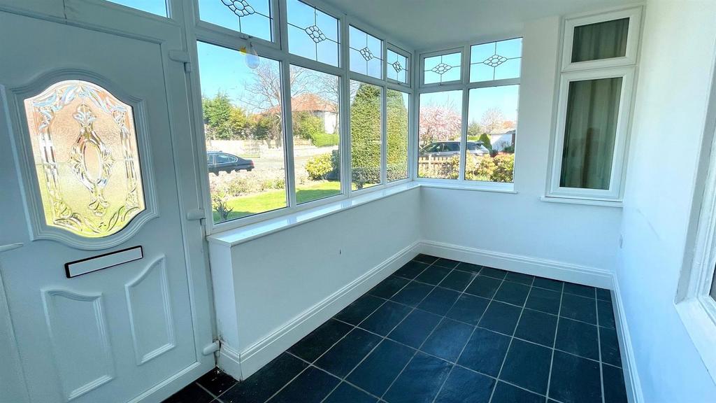 Entrance/sun porch
