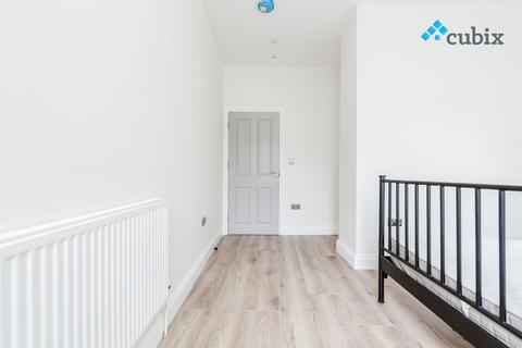 3 bedroom flat to rent, New Kent Road, London SE1
