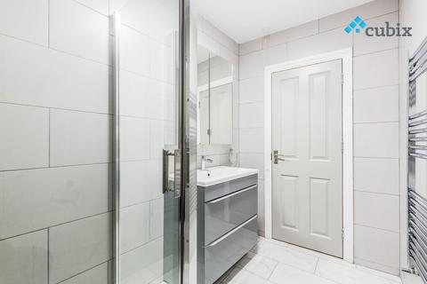 3 bedroom flat to rent, New Kent Road, London SE1