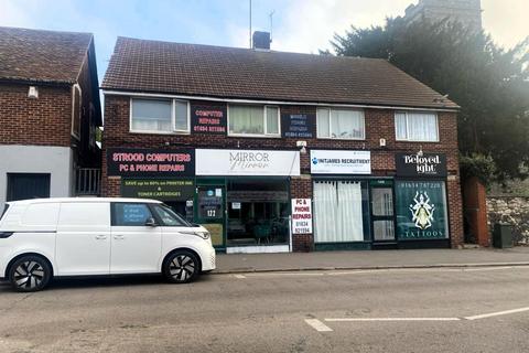Studio to rent, 122 High Street, strood
