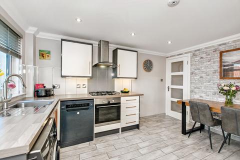 50 Bughtlin Park, Edinburgh, EH12 8UR
