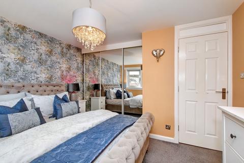 50 Bughtlin Park, Edinburgh, EH12 8UR