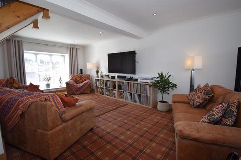 3 bedroom semi-detached house for sale, Bamburgh Avenue, South Shields