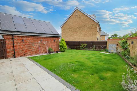 15 Finches Chase, Basildon, SS15 5YL