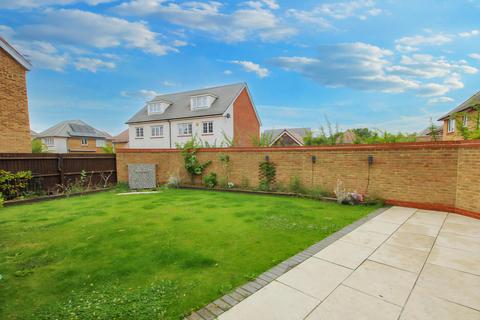 15 Finches Chase, Basildon, SS15 5YL