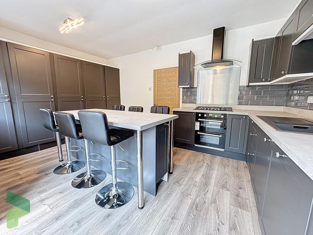 Fully fitted kitchen