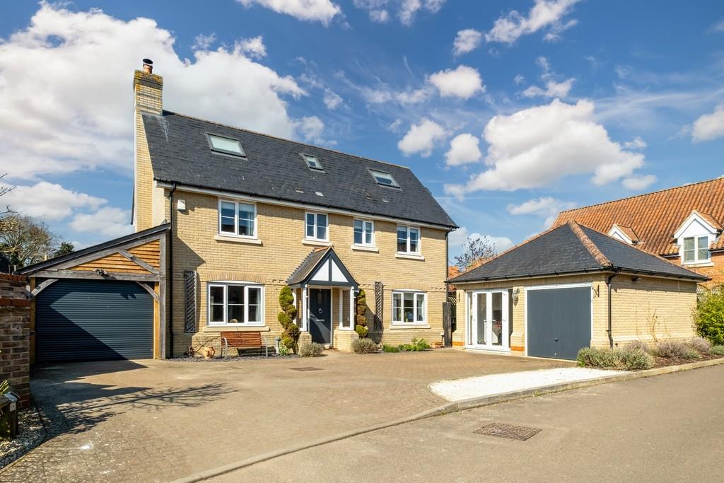 1440px-1 Shrubbery Close-3